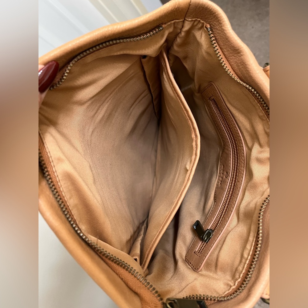 Aspen Authentic Genuine Leather Backpack - Picture 4 of 9